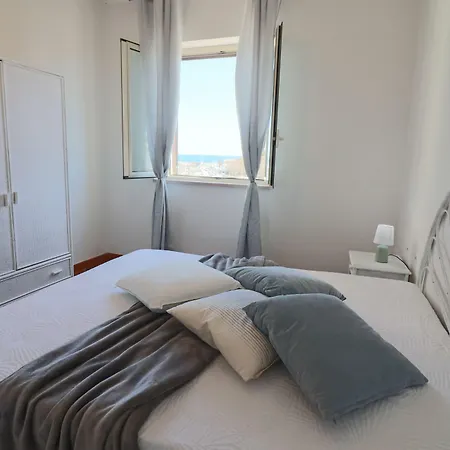Casa Helena In With Harbor View For 8 People Hébergement de vacances