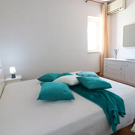 Hébergement de vacances Casa Helena In With Harbor View For 8 People